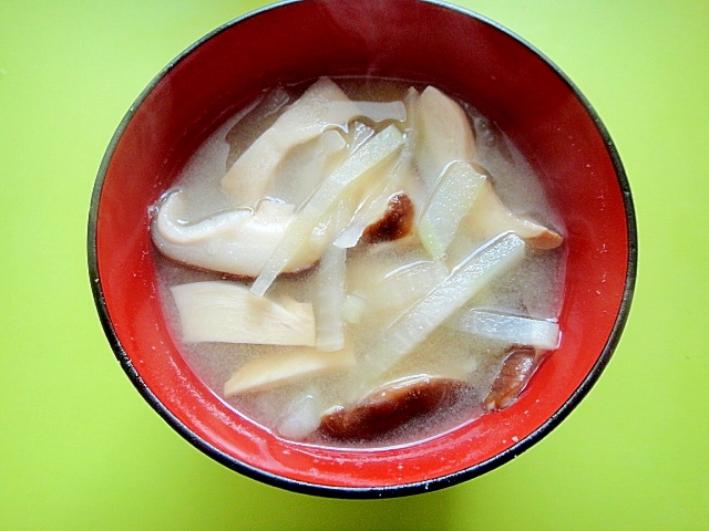 大根とエリンギ椎茸の味噌汁