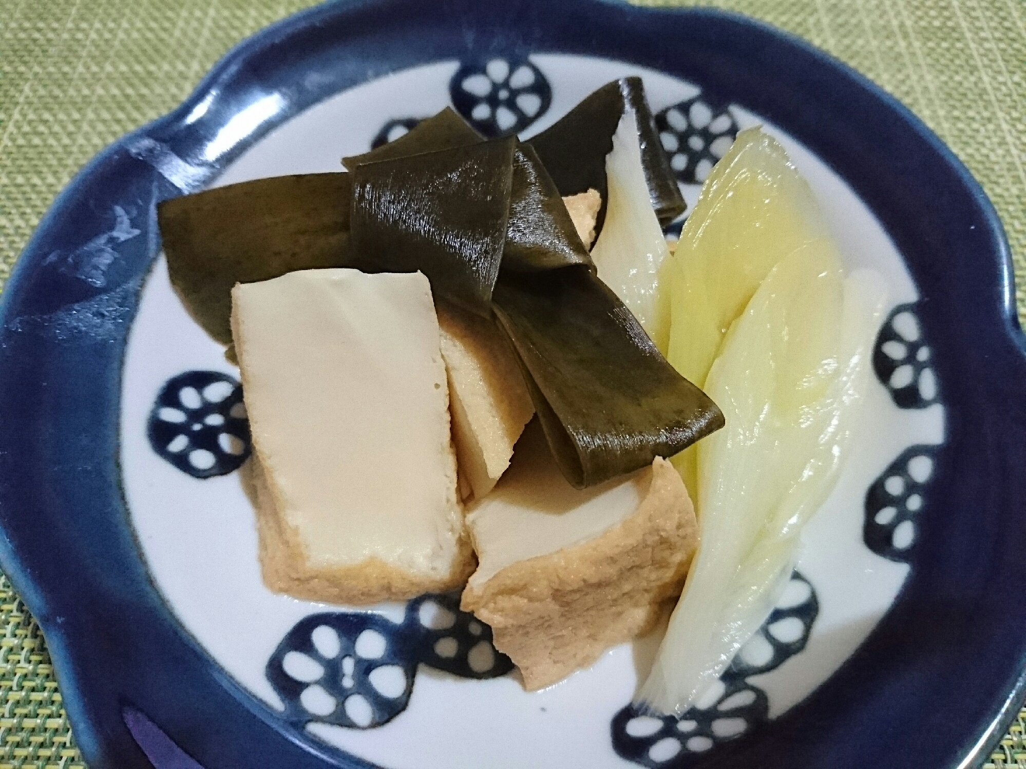 簡単！味わい深い☆厚揚げと長ネギの昆布煮