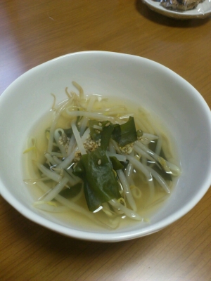お手軽!もやしとワカメのスープ