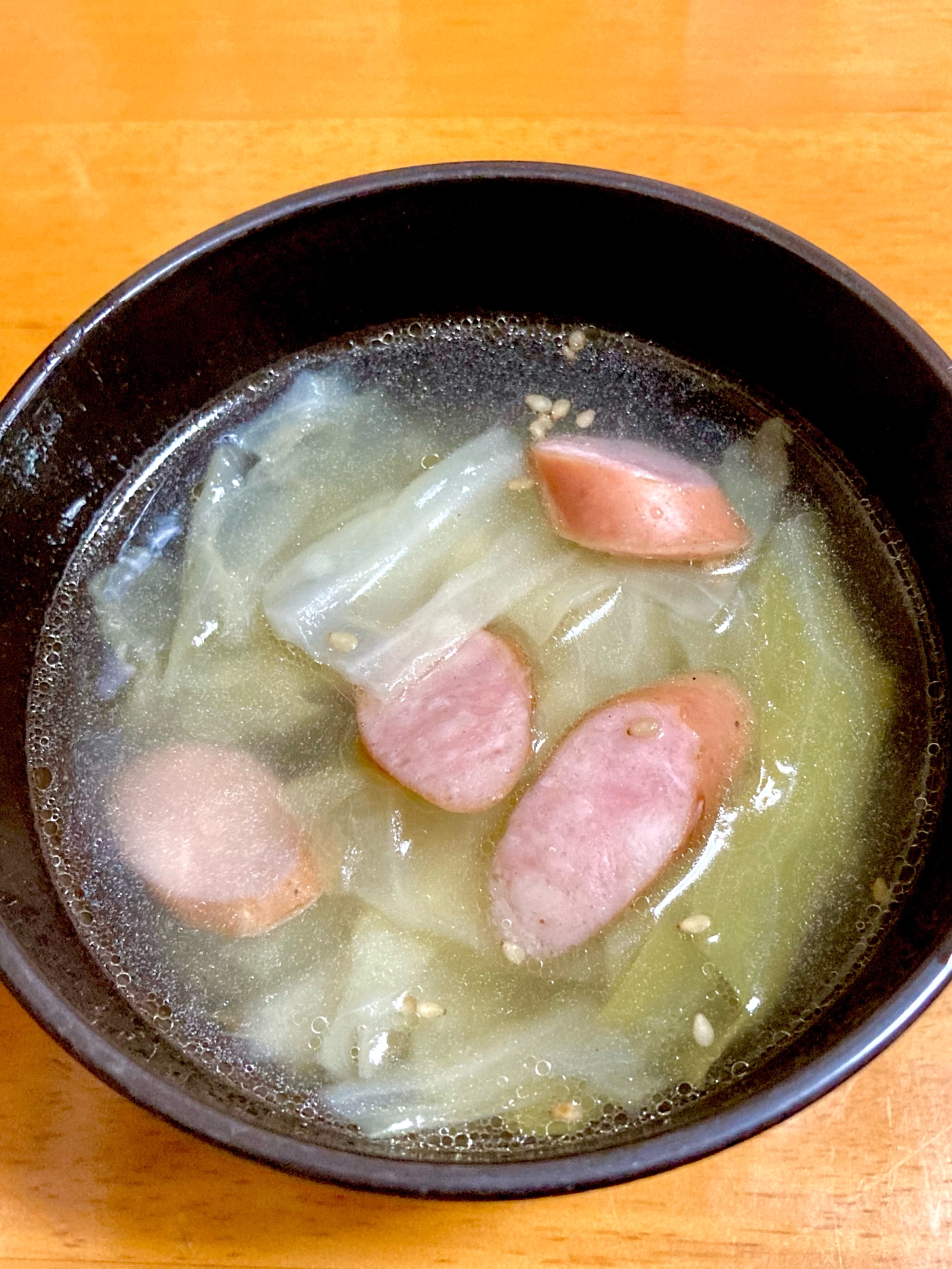 キャベツとウインナーの中華スープ