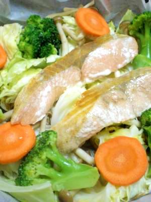 フライパンで 鮭ともりもり野菜のヘルシー酒蒸し レシピ 作り方 By はちわれ413 楽天レシピ フライパンで 鮭ともりもり野菜のヘルシー酒蒸し レシピ 作り方 By はちわれ413 楽天レシピ