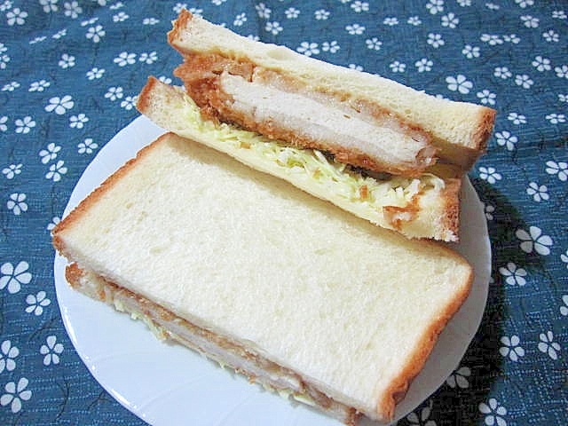 ハーブチキンカツのサンドイッチ