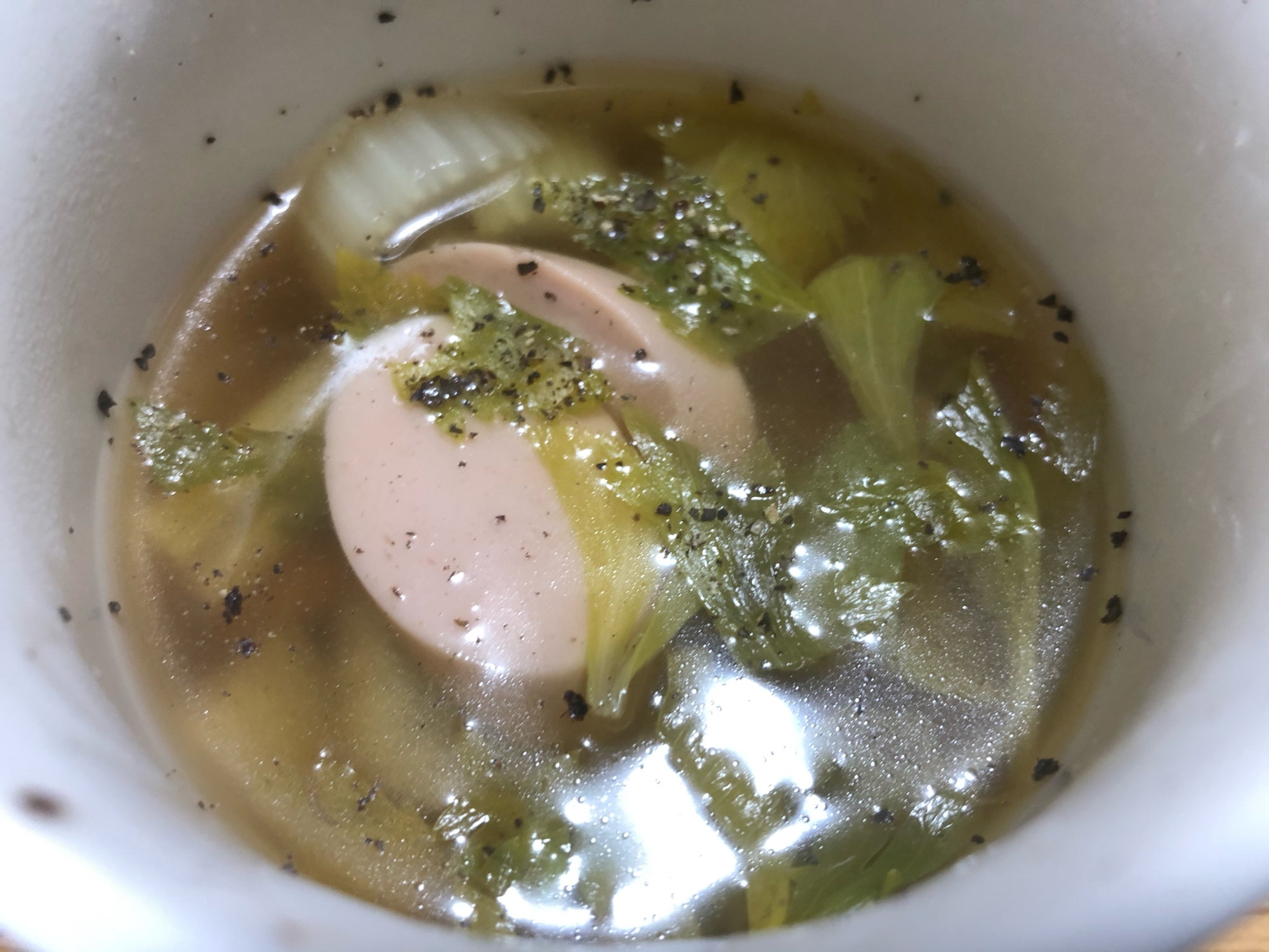 温まる時短スープ！魚肉ソーセージとセロリのスープ