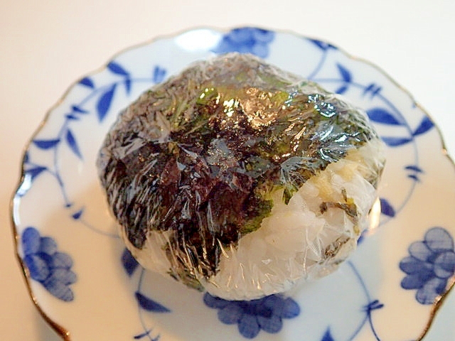 高菜漬けと天かすの韓国海苔巻きおにぎり