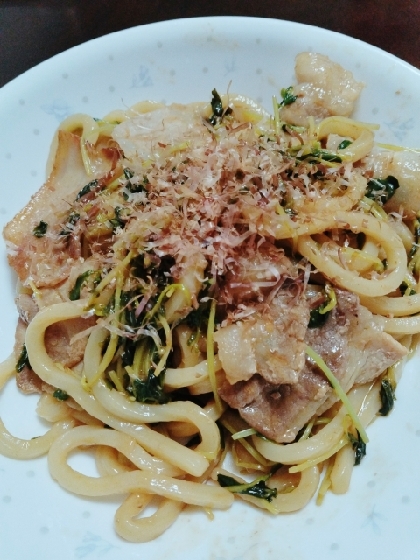 豆苗と豚肉の焼きうどん