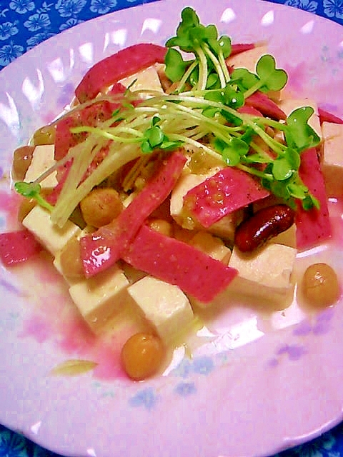 ボロニアソーセージと豆腐と豆のサラダ