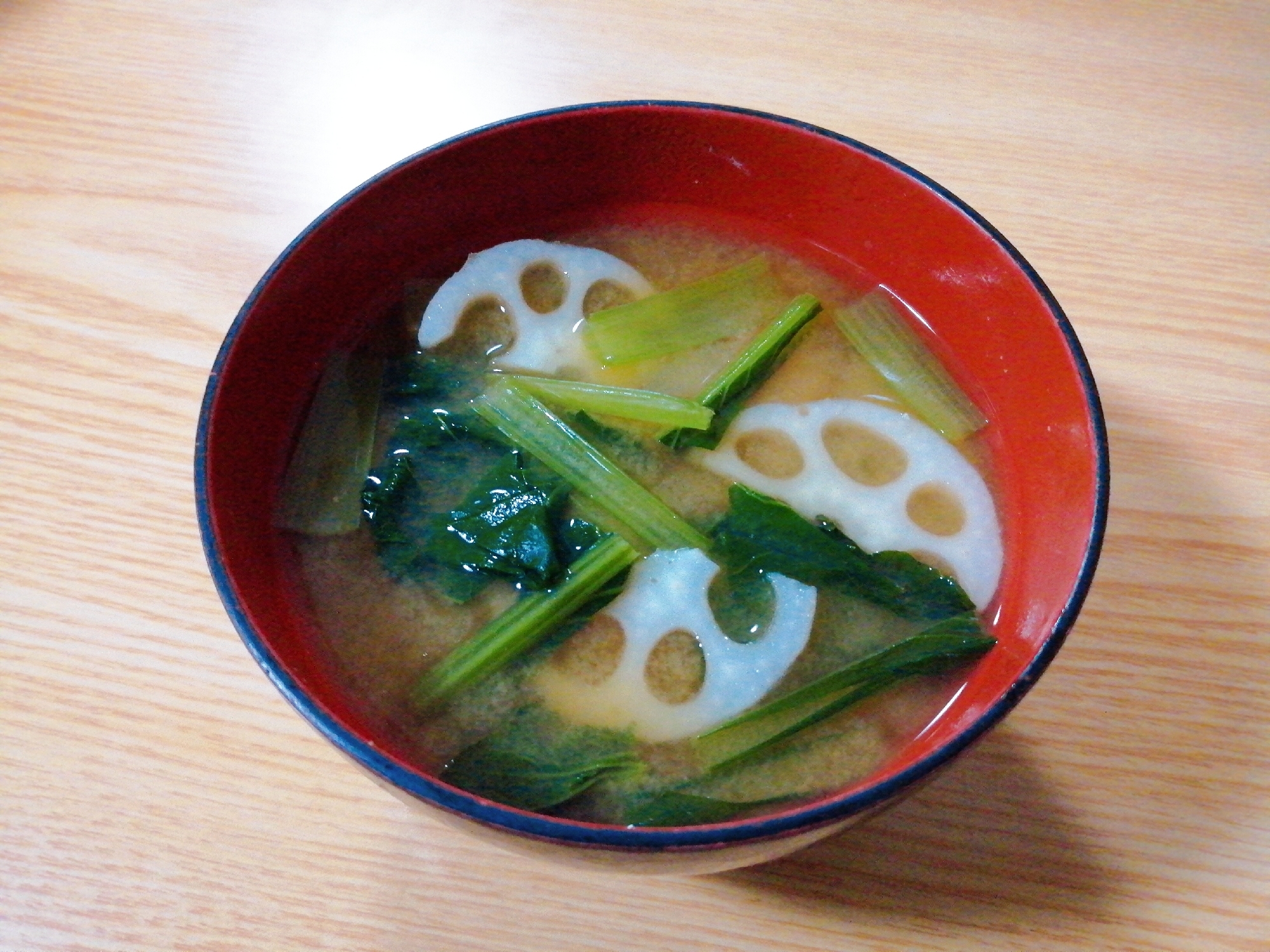 れんこんと小松菜の味噌汁