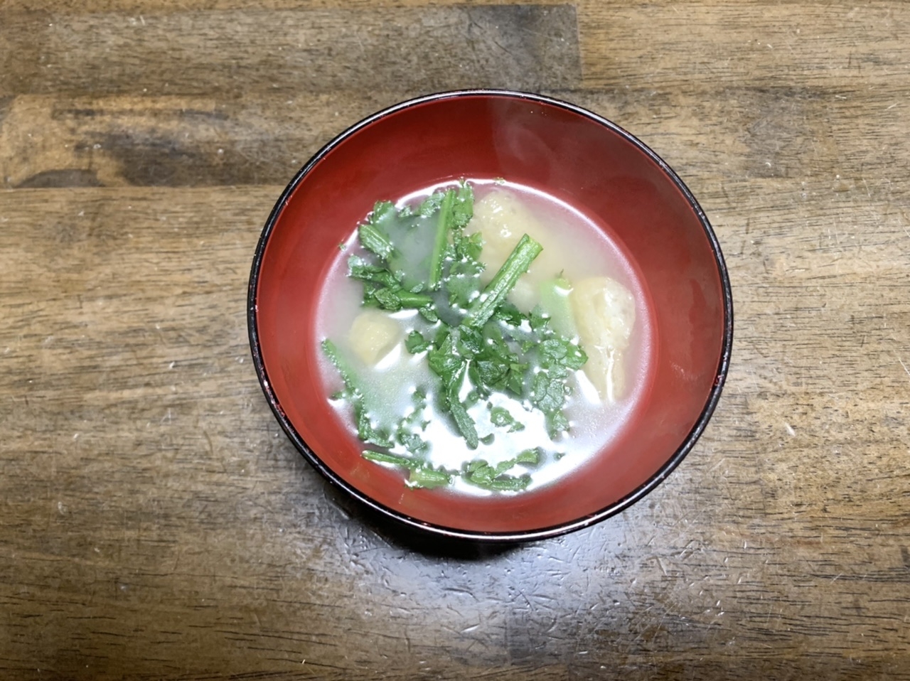 味噌汁レシピ　春菊と油揚げの味噌汁