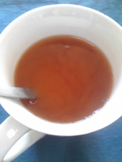 マグカップにたっぷり淹れた紅茶に小さじ1杯きなこを入れました！
紅茶の香りときなこって合いますよね＾＾
クリーミングパウダー入れるより香ばしくて美味しいですね♪