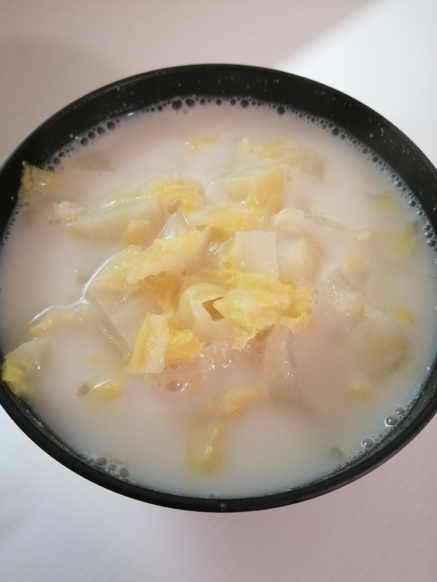 体もポカポカ♪白菜のミルク味噌スープ