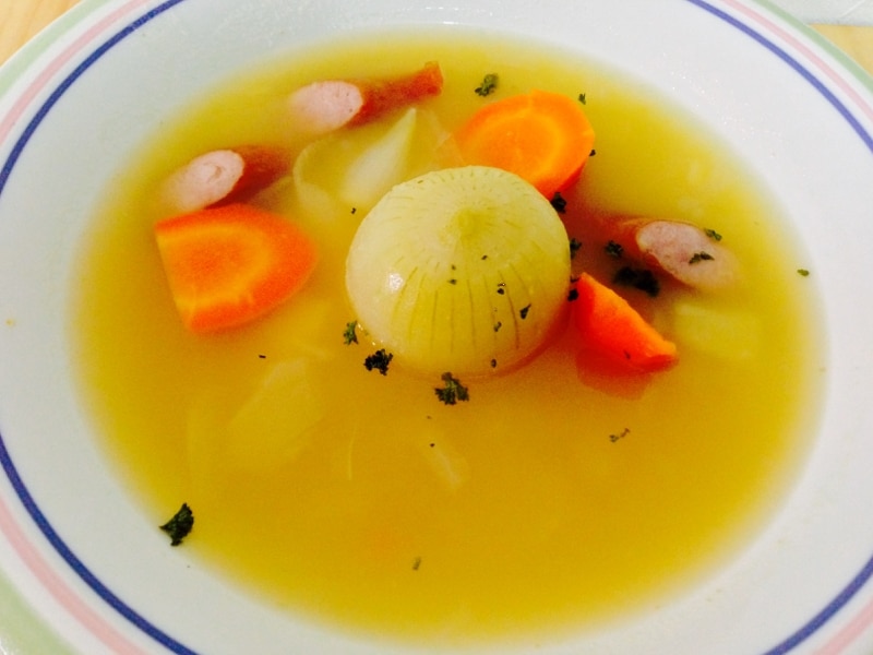 圧力鍋でトロトロ！玉ねぎの丸ごとコンソメスープ レシピ・作り方 by にいさん6011｜楽天レシピ