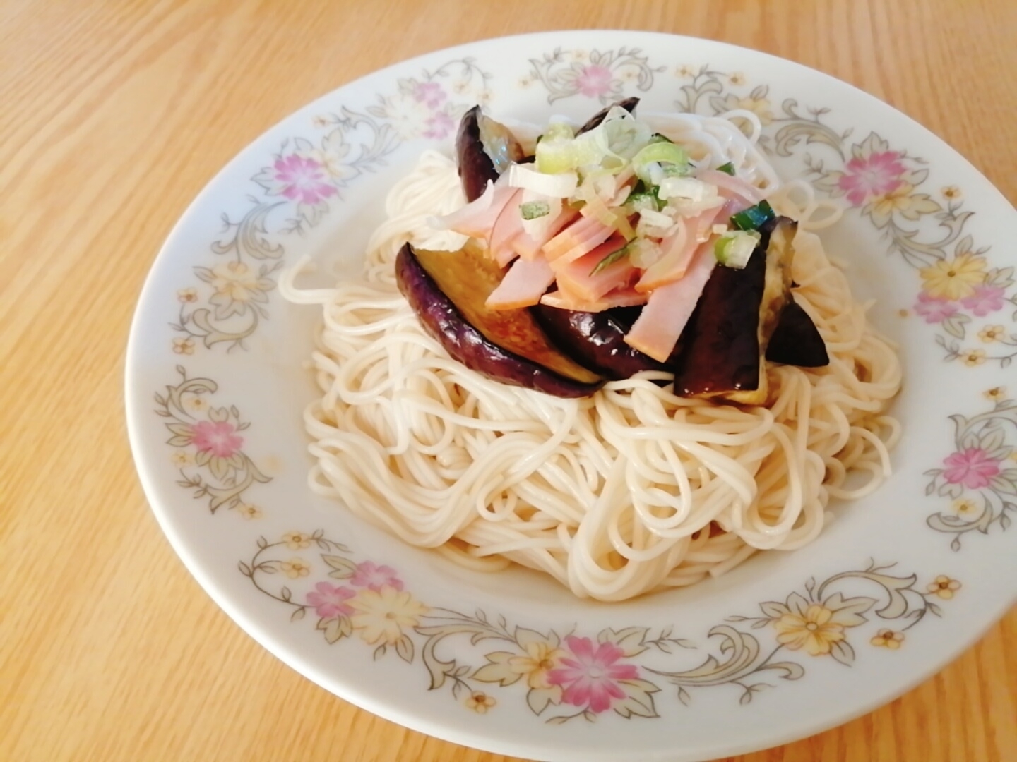 なすとハムのそうめん