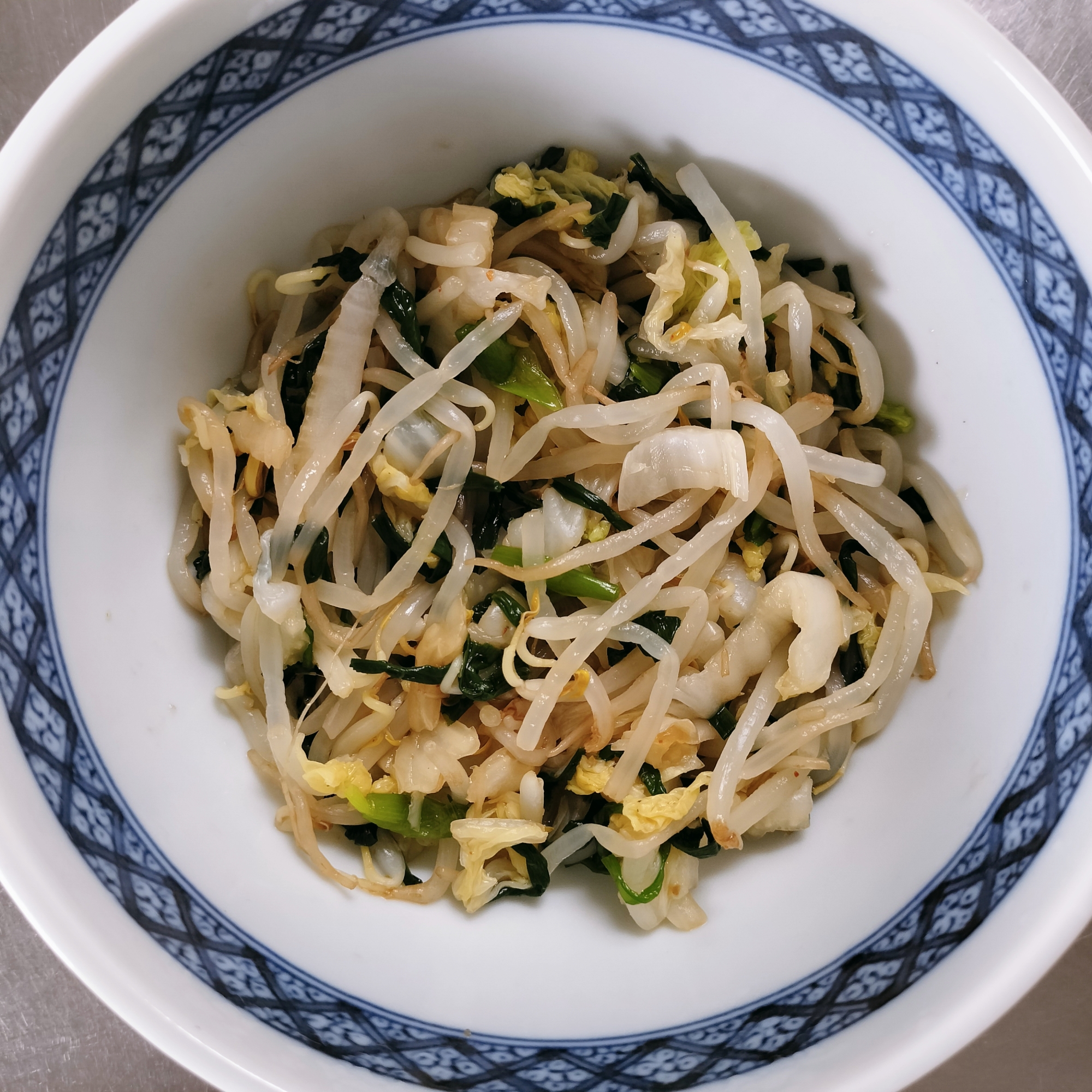 もやしと葉物野菜の焼肉のタレ和え