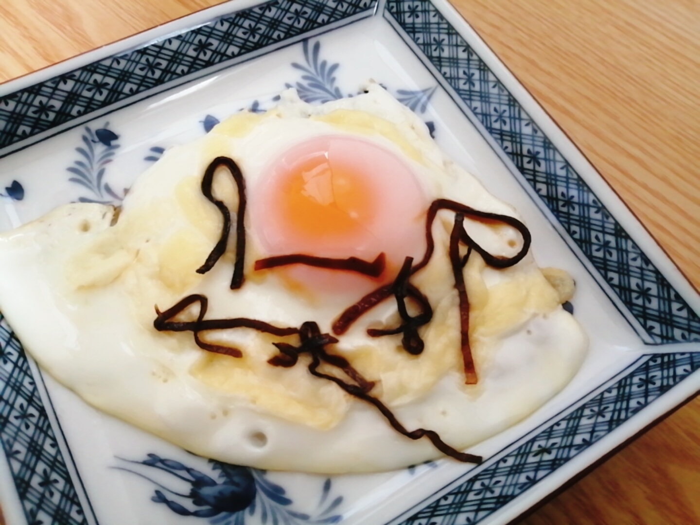 チーズと塩昆布の目玉焼き