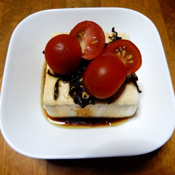 とまとと塩昆布の冷奴