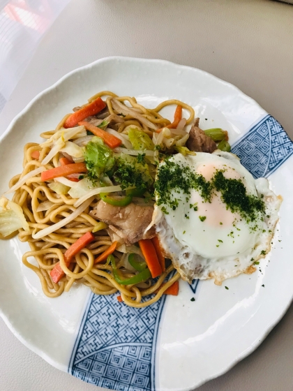 ダブルソースの焼きそば♪目玉焼きのせ^_^