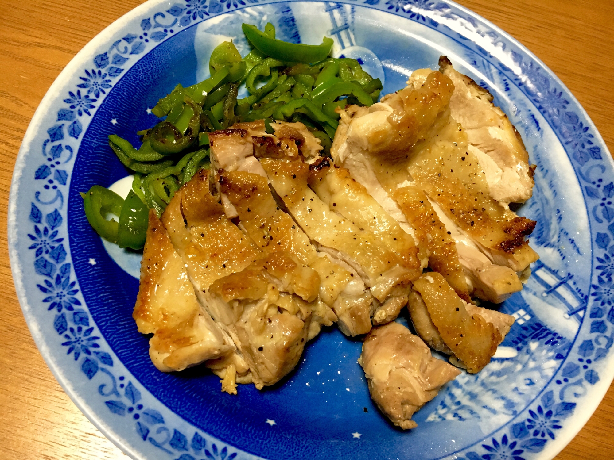 ピーマンと鶏肉のにんにく醤油焼き