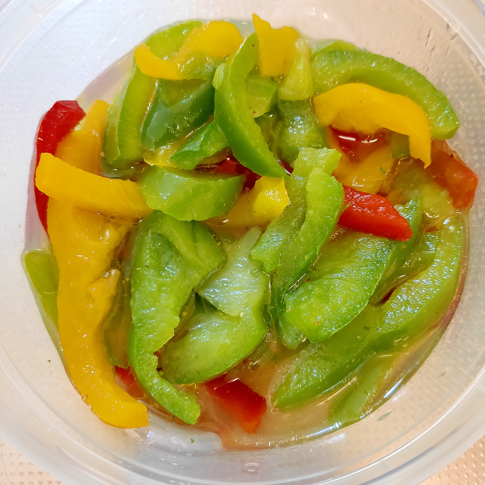 【超簡単!】冷凍パプリカで作るマリネ