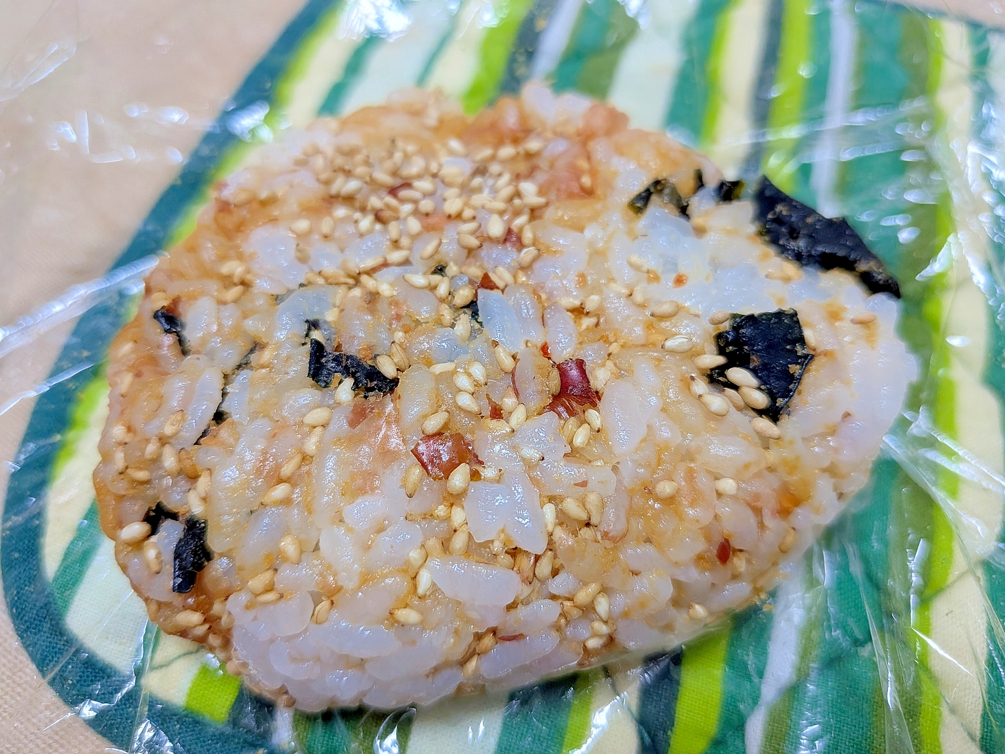 ぬか漬けの素でヘルシー✿胡麻＆ワカメ＆鰹節おにぎり