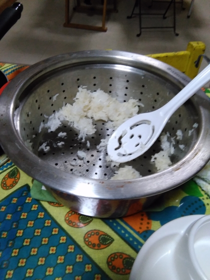 ル・クルーゼの鍋とザルでちゃんと蒸せました。30分強火にかけるだけで簡単。ありがとうございました！タイ料理にはタイの米がおいしい♪