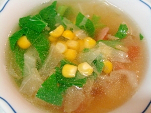 小松菜とコーンのコンソメスープ