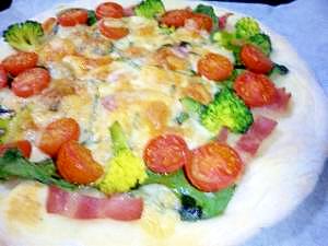 簡単！冷凍生地で作る野菜たっぷりうす焼きピザ