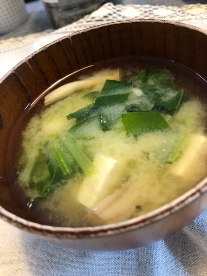 豆腐と小松菜と長ネギの味噌汁