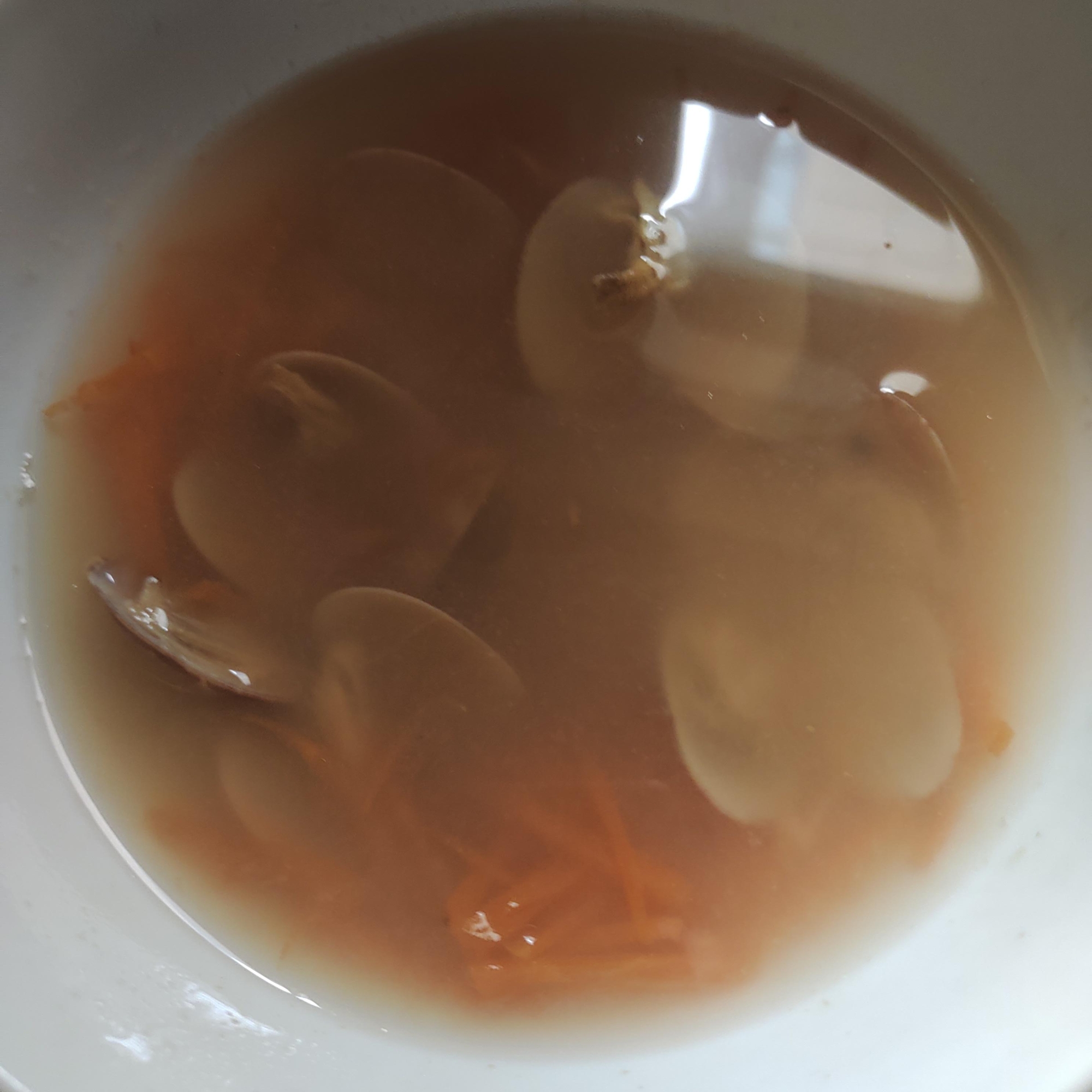 あさり、にんじん、味噌汁