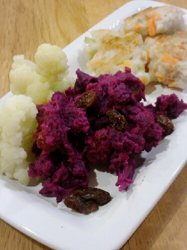 レーズンと紫芋のヨーグルトサラダ