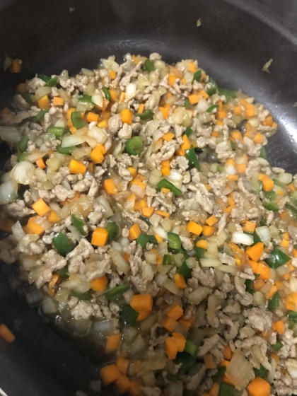 ひき肉とみじん切り野菜の丼ぶり