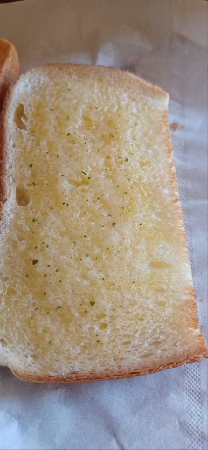 ガーリックパウダーで楽々！ガーリックトースト