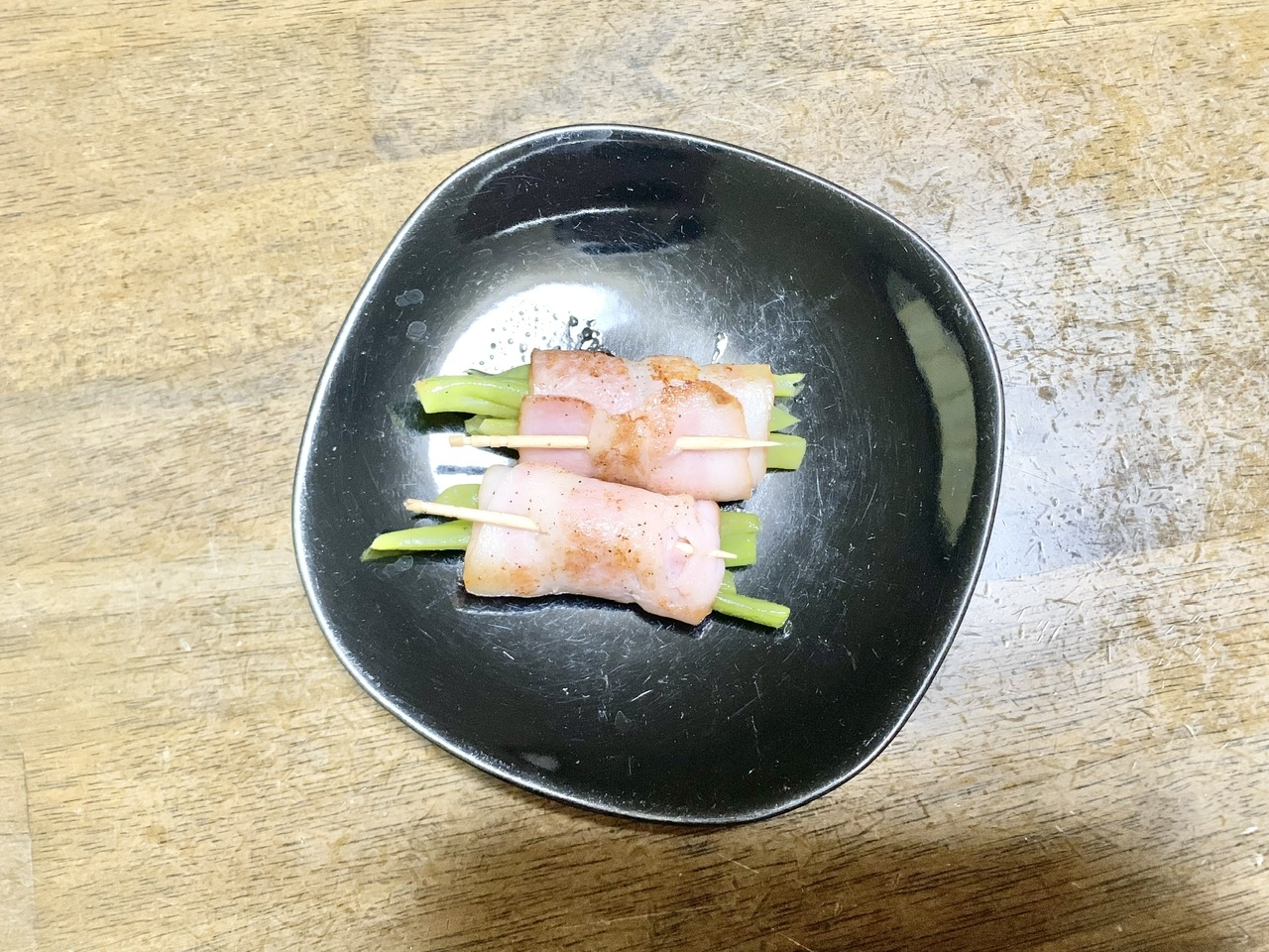 お弁当レシピ　いんげんのベーコン巻き