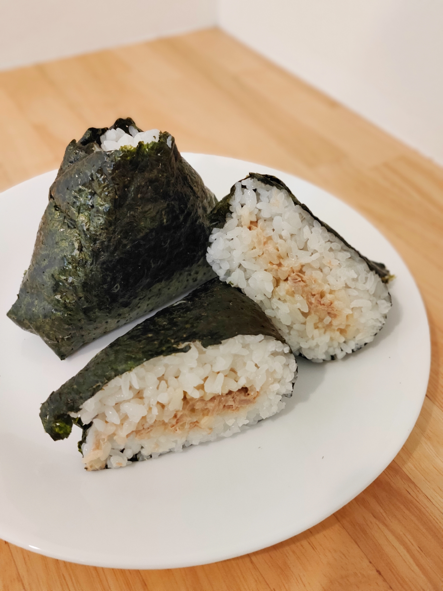 コンビニ風ツナマヨおにぎり レシピ 作り方 By みんとa 楽天レシピ コンビニ風ツナマヨおにぎり レシピ 作り方 By みんとa 楽天レシピ