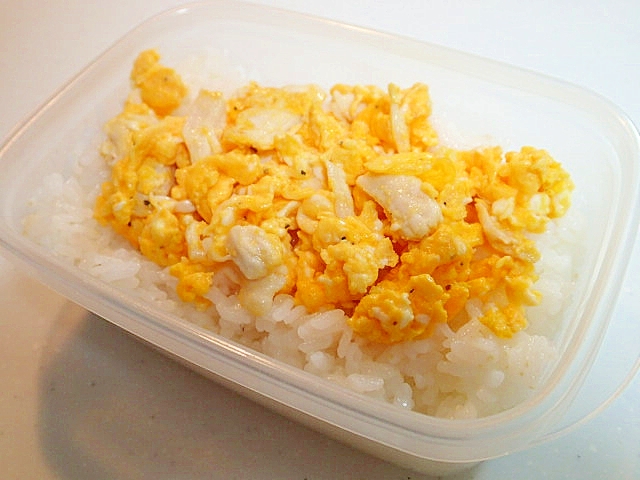 お弁当　サラダチキンの卵炒めご飯