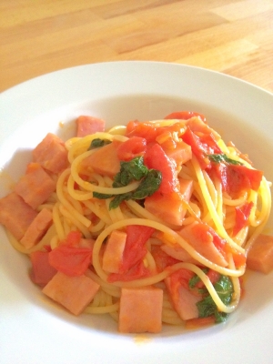 トマトとソーセージのスパゲティ