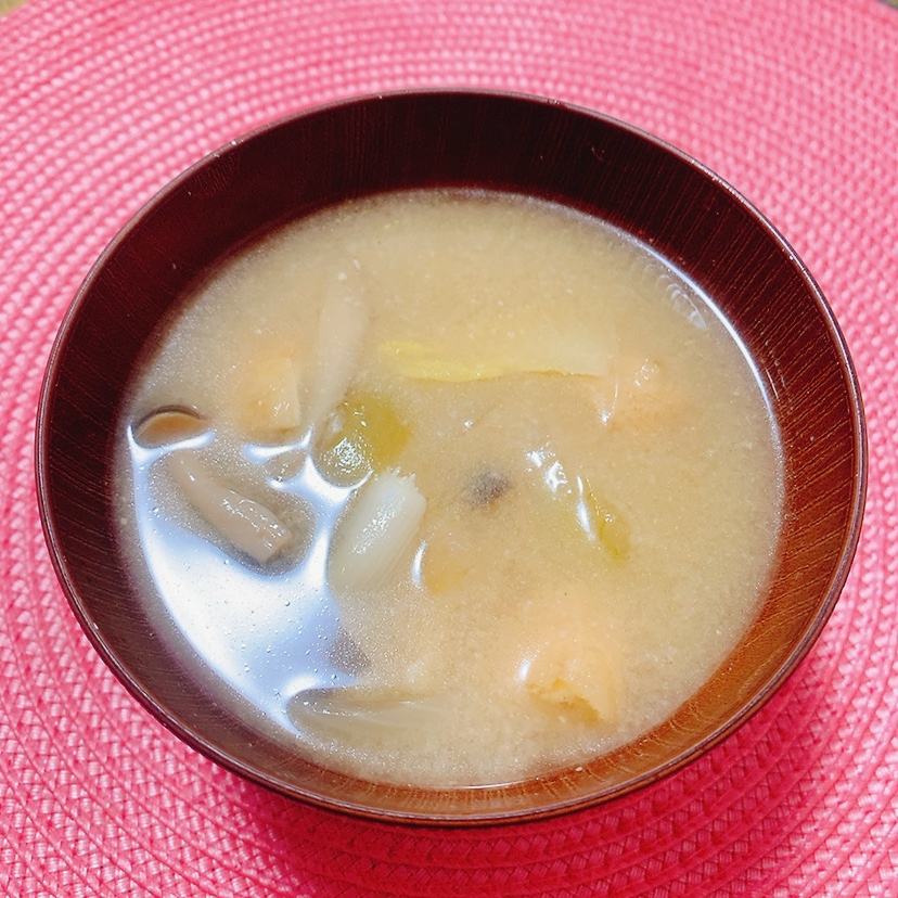 油揚げきのこ野菜お味噌汁ෆ˚*生姜風味