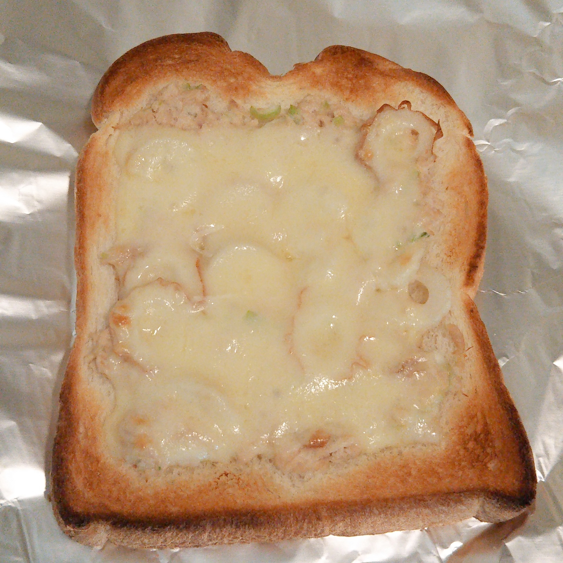 ツナ＆ちくわ＆長ねぎのチーズトースト
