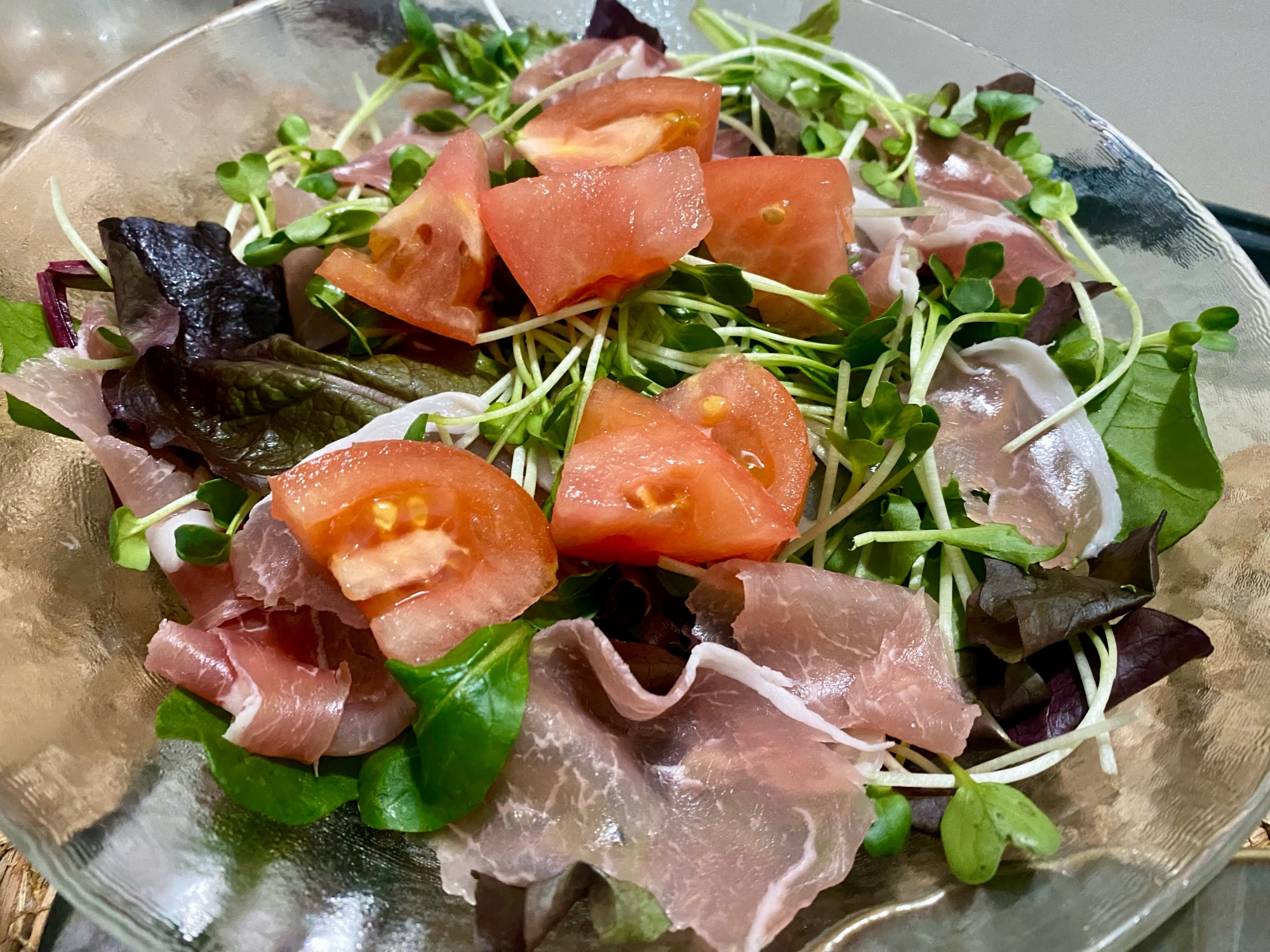 ༻生ハムとトマトのサラダ༺