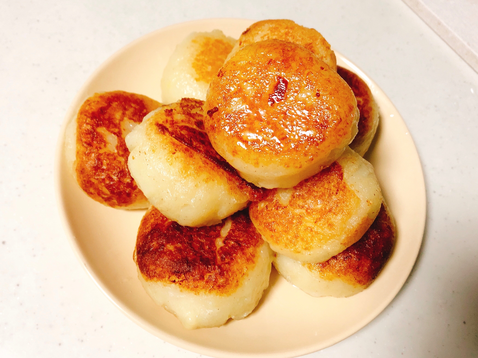 おやつにも おつまみにも 焼き揚げチーズいももち レシピ 作り方 By あおい ᴗ 楽天レシピ