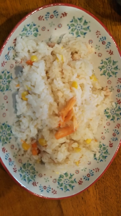 手軽でおいしい、炊飯器で作るカニ缶ピラフ