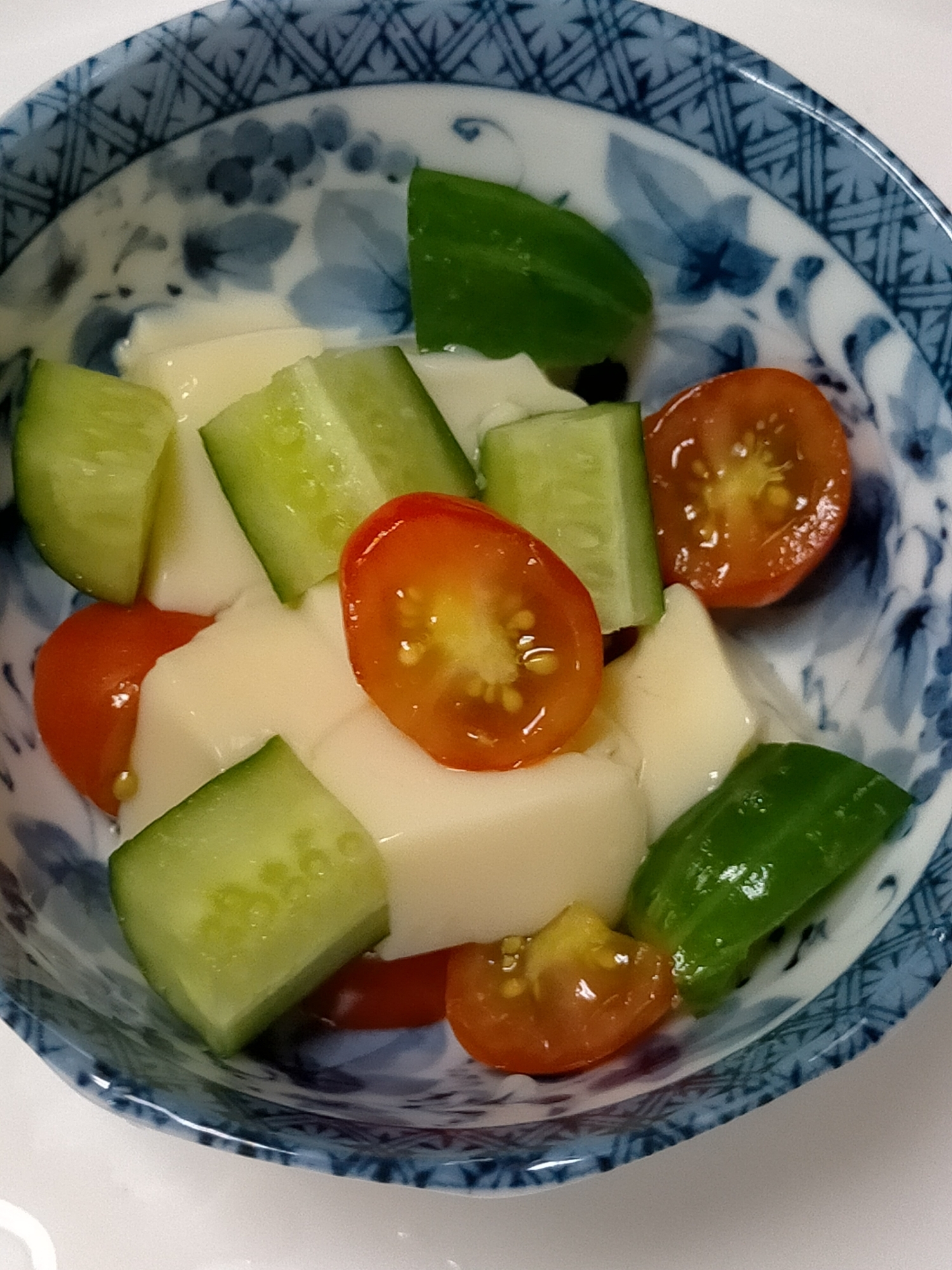 トマトときゅうりのカラフル♡玉子豆腐サラダ～♪