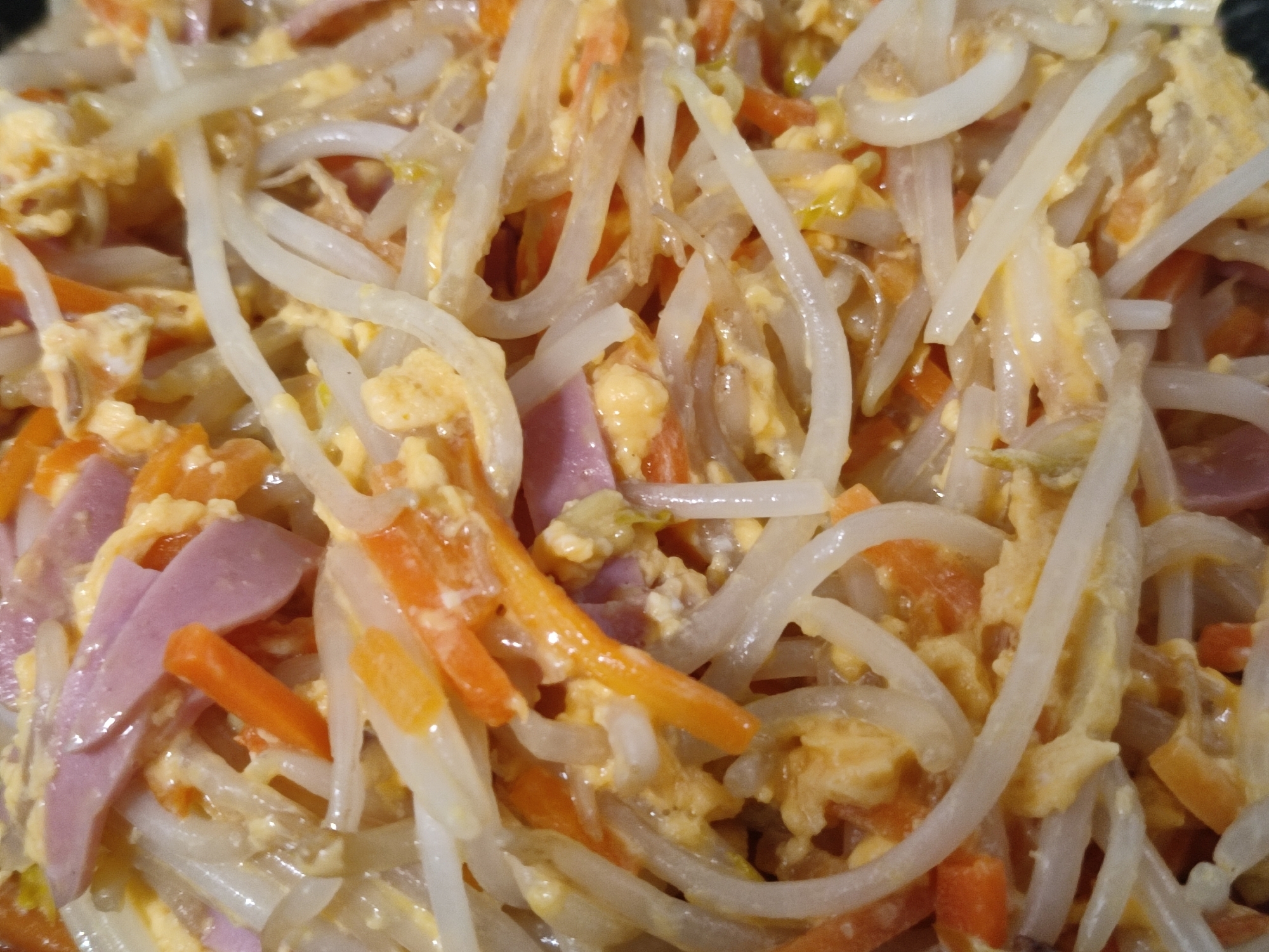 もやしと人参とハムの卵とじ炒め