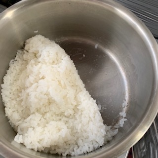 おまけでお米のサンプル1合分頂いたので、お鍋でご飯を炊いてみました。
ホントにおこげのない真っ白ご飯が炊けました！
感動ものですね♥