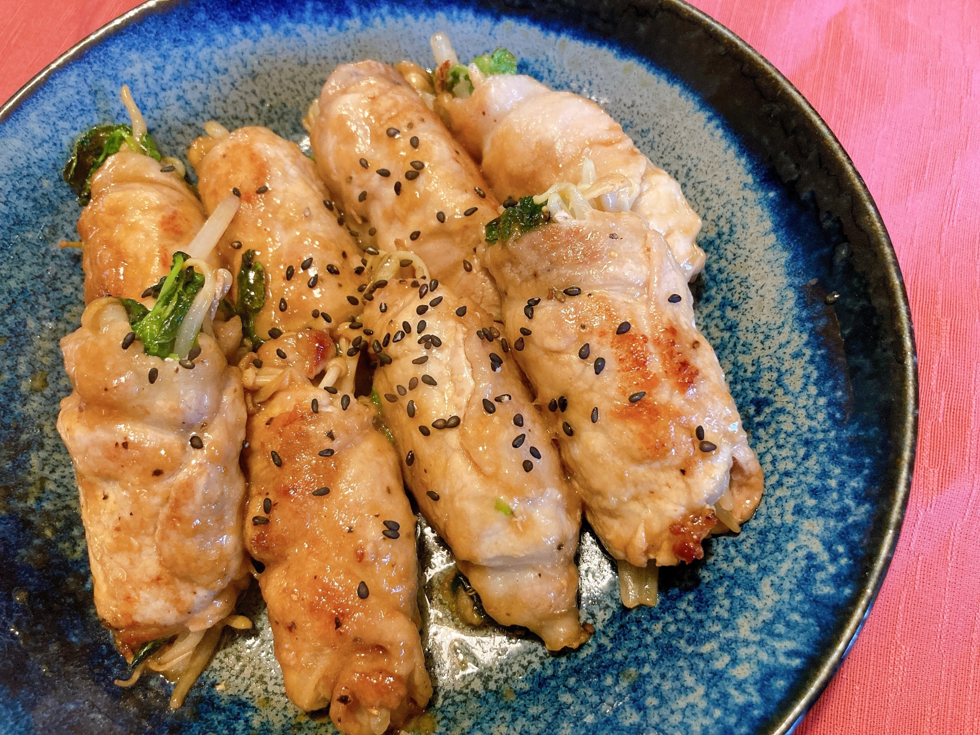 お弁当にも♪豚ロースの豆苗とえのきの肉巻き