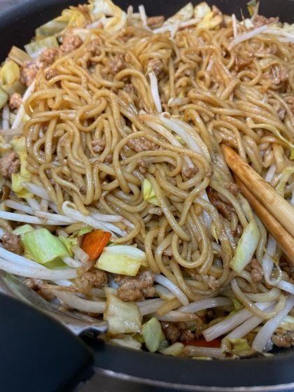 具もしっかり入れましたが、ミンチを使った焼きそばレシピ参考にさせていただきました！美味しかったです♪