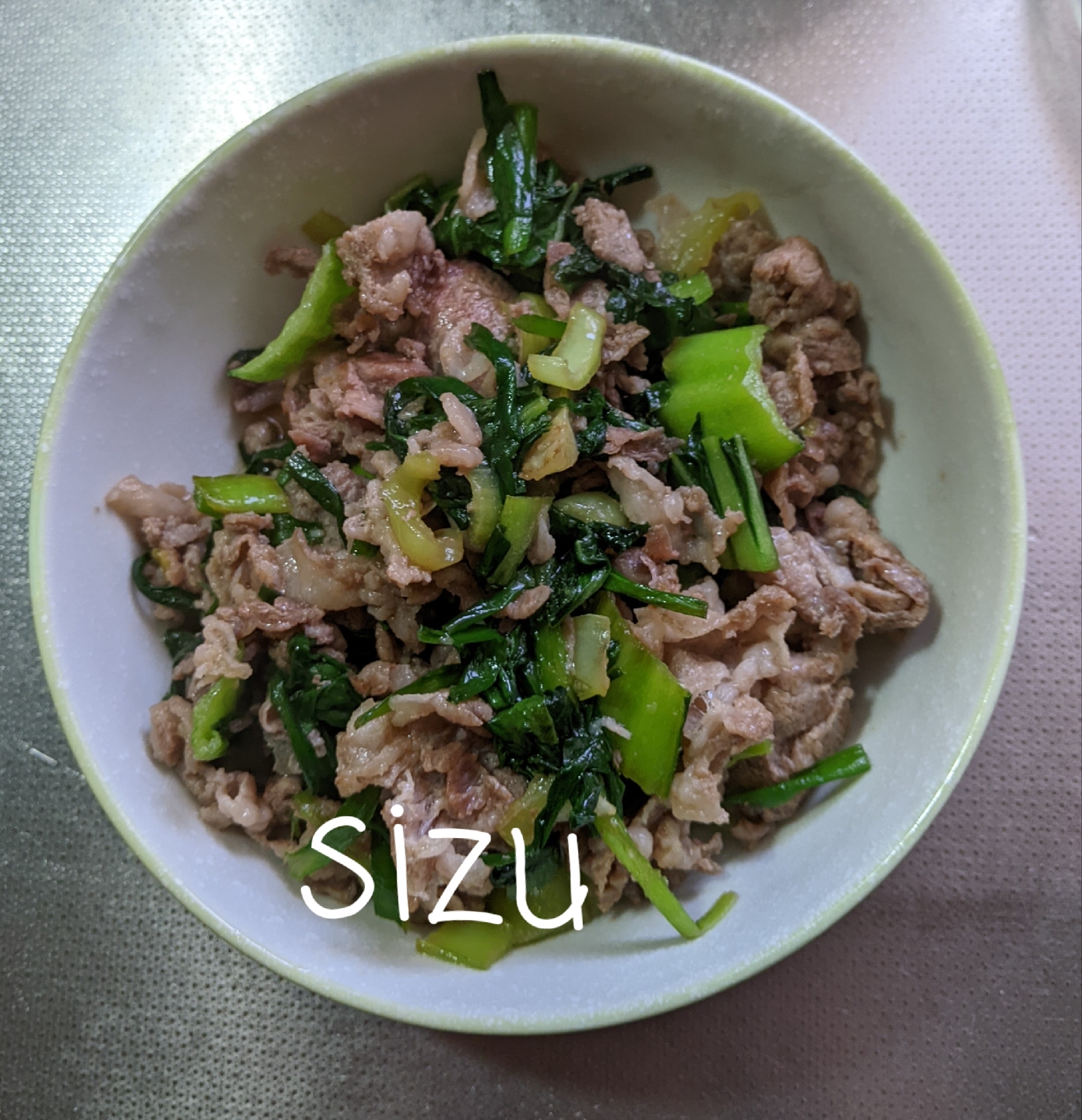 ニラ入り豚肉とチンゲン菜のにんにく炒め