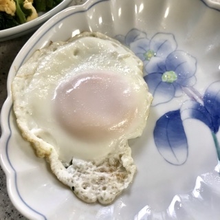 こんにちは。
本当にマヨネーズで焼くと、美味しいですね。
コクも出て、いつもの目玉焼きとは違いました。
綺麗に焼けました。
ご馳走様でした。