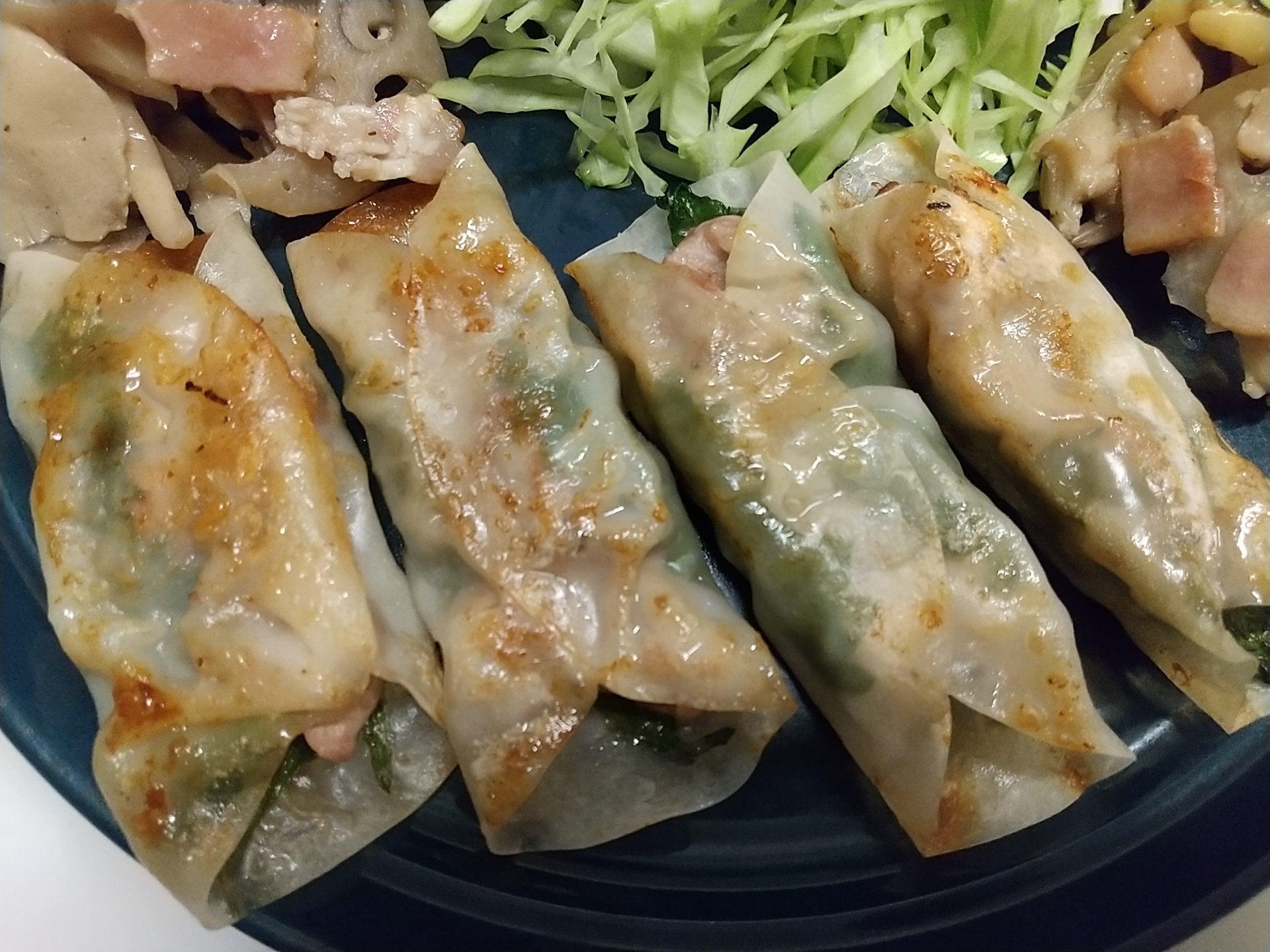ギョウザの皮で♪豚肉と青じそのロール