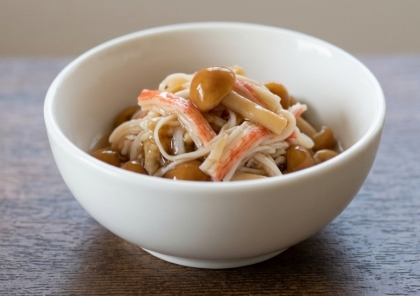 つるりん～なめことカニカマの酢の物