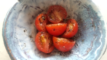 子供のお昼ごはんに作りました。好評だったので今度は大きいトマトで作ってみたいと思います♪